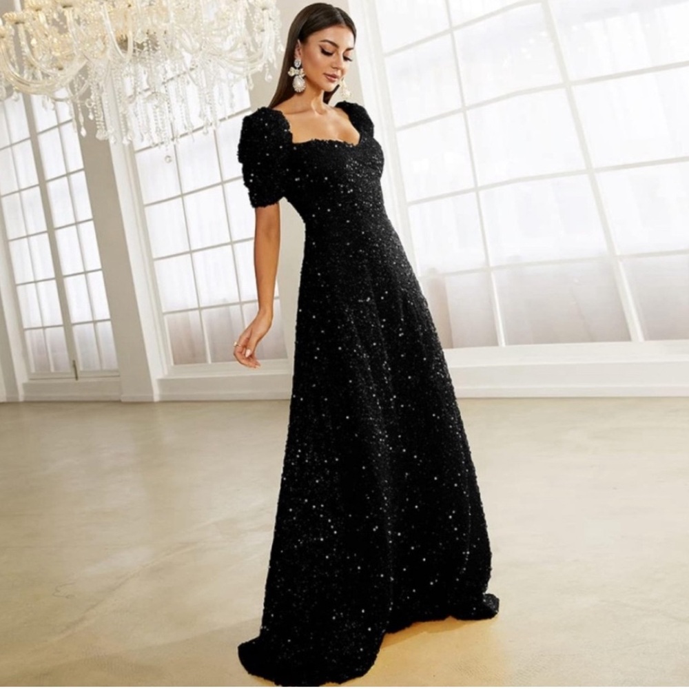 Elegant Black Maxi Dress - Picture 3 of 10